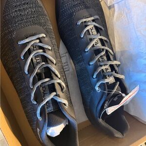 Men's Black Athletic Knit Sneakers with Gray Laces